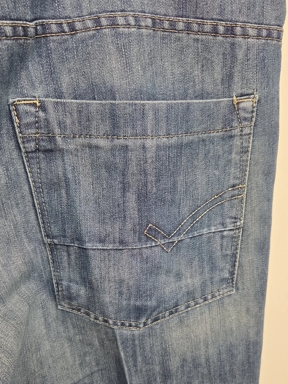 Ecko 72+ Unlimited Men's Size 42 X 15 Y2K Baggy Lightwash Denim Jean Shorts